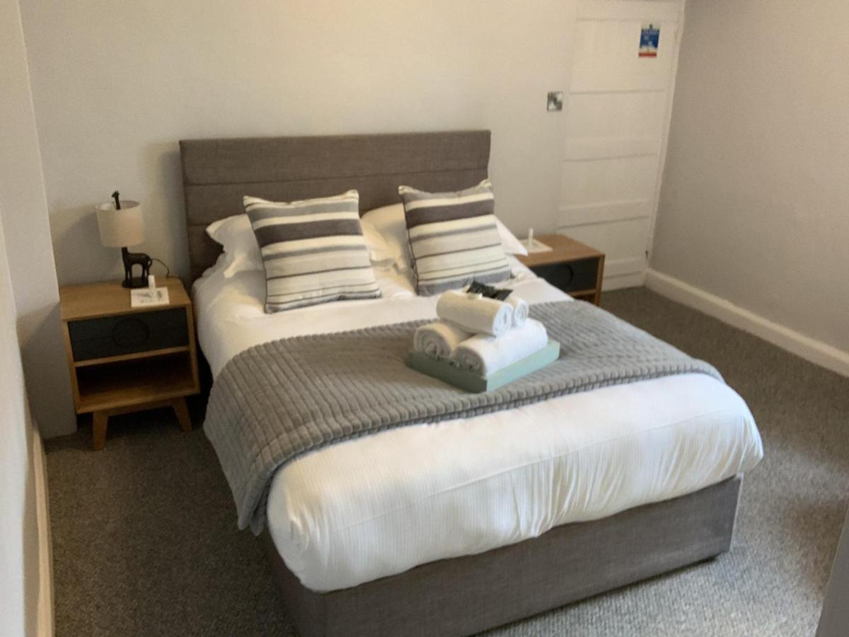 The Rose & Crown Farmhouse Kitchen Nympsfield Room photo