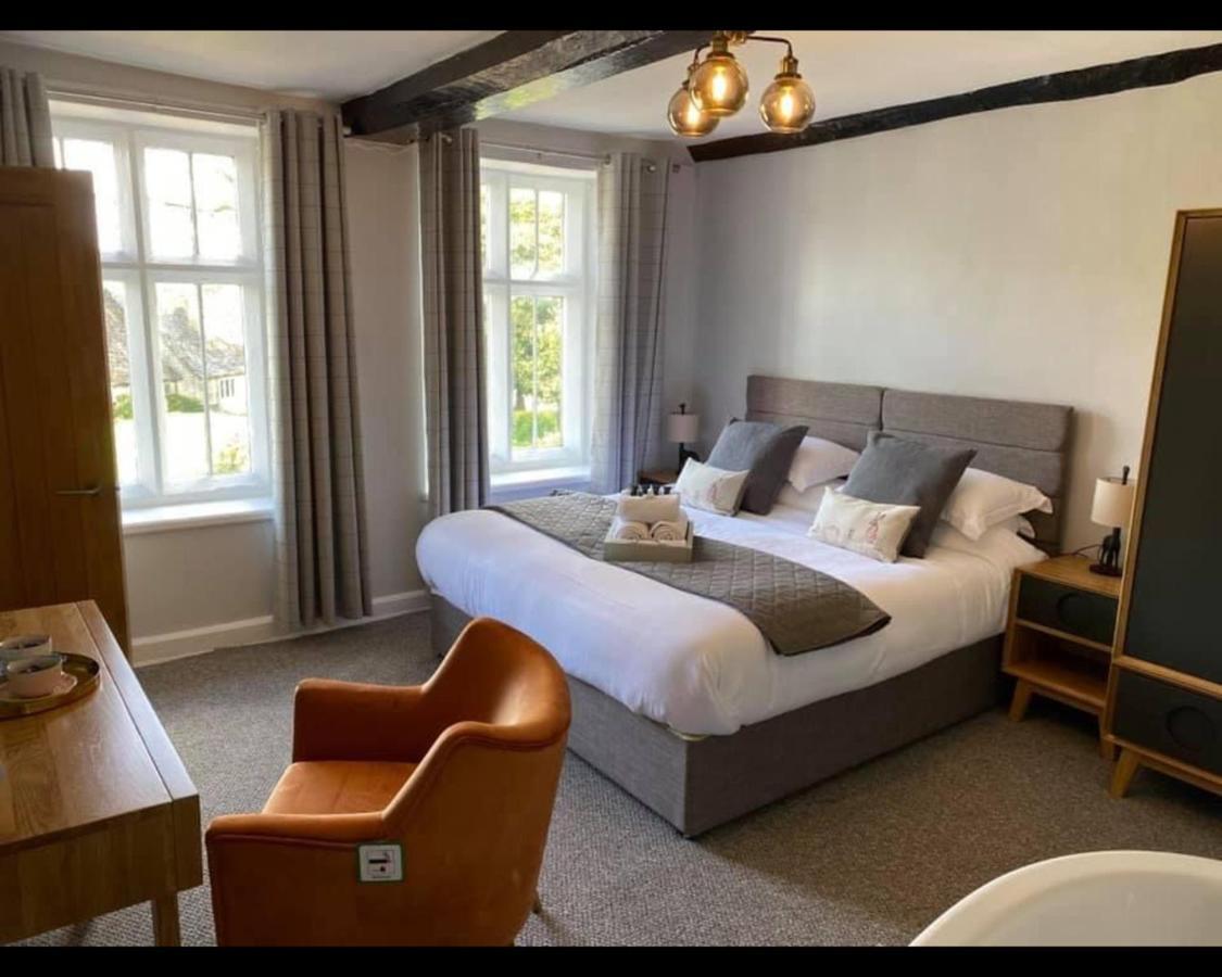 The Rose & Crown Farmhouse Kitchen Nympsfield Room photo